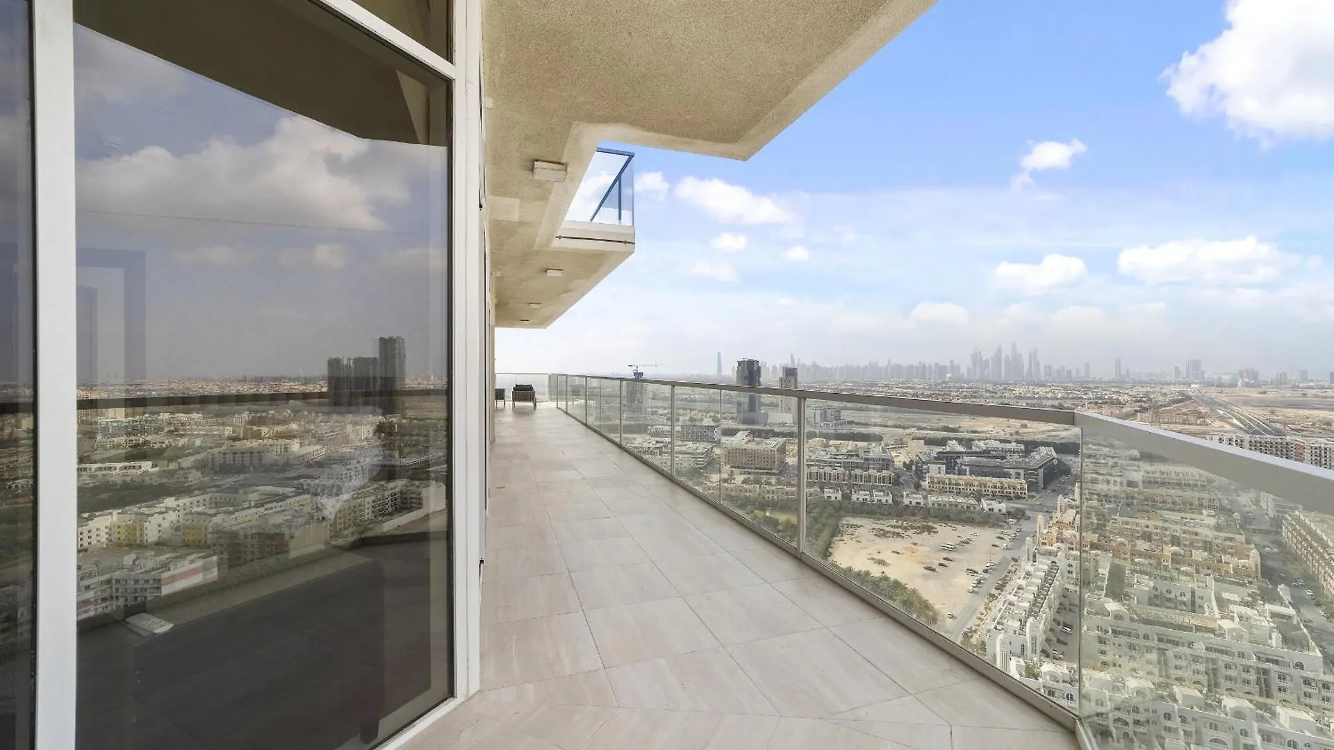 Vayk - Bright 4 Bd Penthouse With Spacious Terrace Dubai 0*,  United Arab Emirates