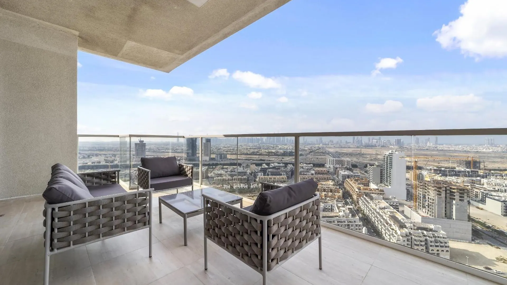 Apartment Vayk - Bright 4 Bd Penthouse With Spacious Terrace Dubai United Arab Emirates
