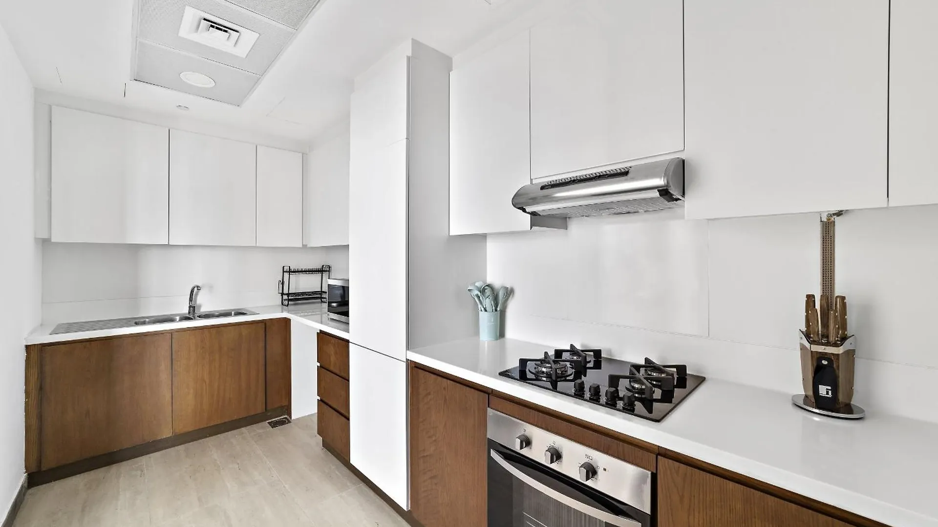 Vayk - Bright 4 Bd Penthouse With Spacious Terrace Dubai Apartment