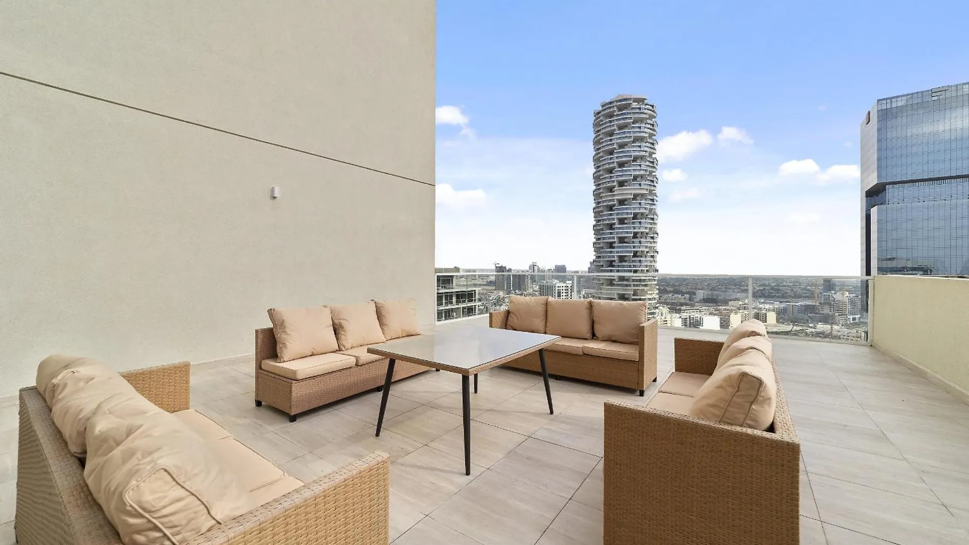 Vayk - Bright 4 Bd Penthouse With Spacious Terrace Dubai